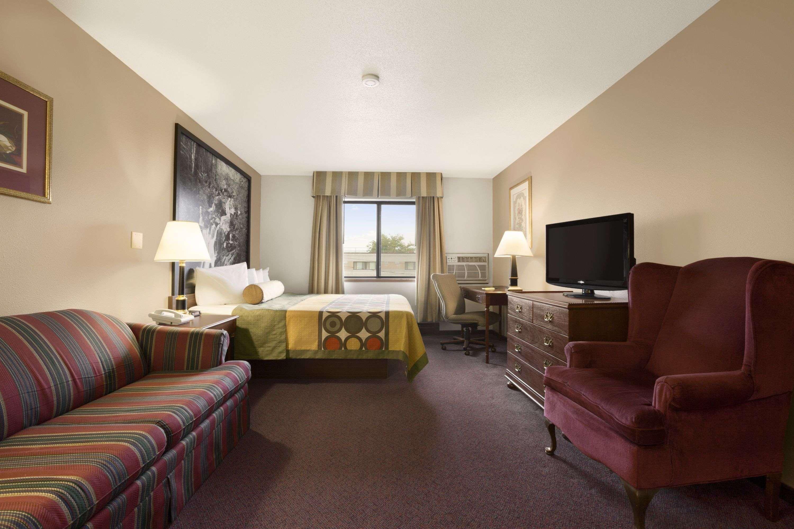 Hotel Super 8 By Wyndham Milwaukee Airport Extérieur photo