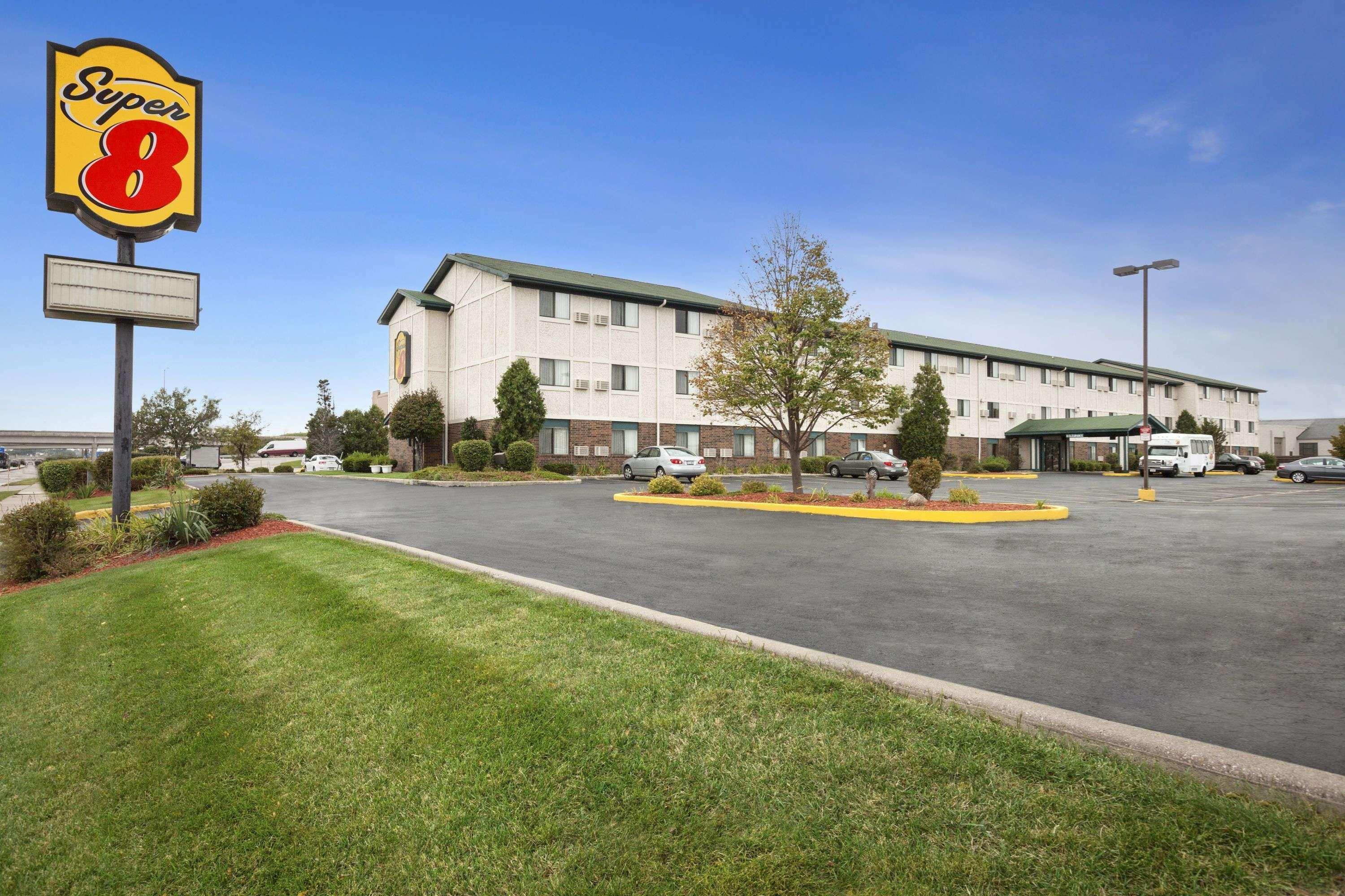 Hotel Super 8 By Wyndham Milwaukee Airport Extérieur photo