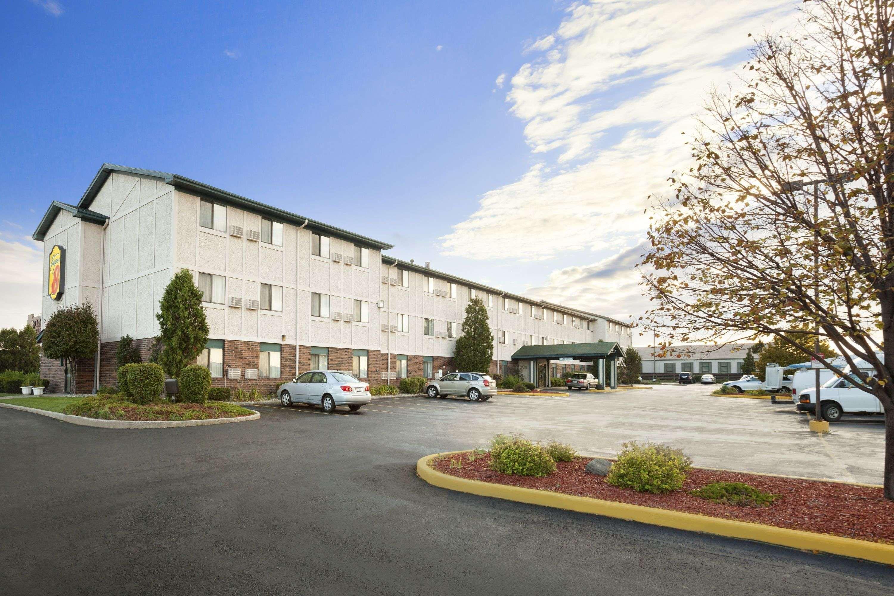 Hotel Super 8 By Wyndham Milwaukee Airport Extérieur photo