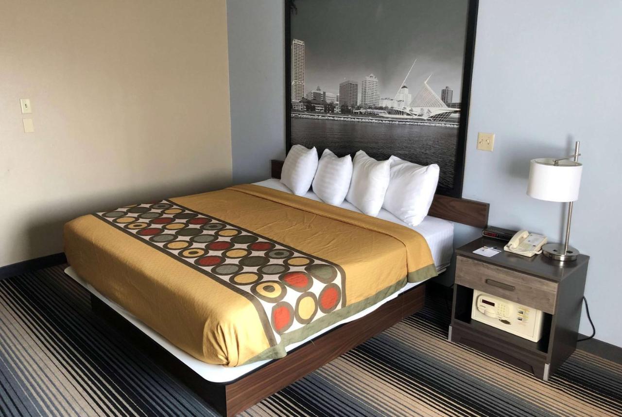 Hotel Super 8 By Wyndham Milwaukee Airport Extérieur photo